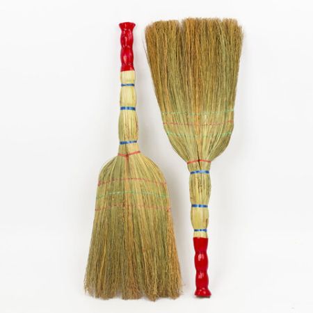 Веник Сорго 3-х прошивной ручка в пленке 360-380г ширина метелк 28-31см длина79см ЛАЙМА 1/20 (клиент