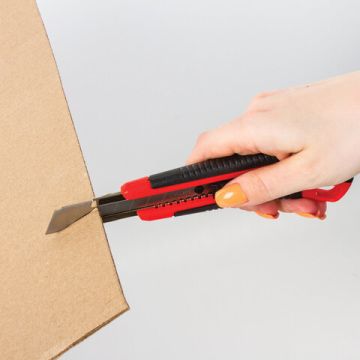 Нож канцелярский 18мм автофиксатор с резиновой вставкой+3лезв, блистер Brauberg 1/12/144