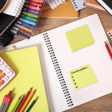 Блок самоклеящийся 50х50мм 100л желтый пастель STAFF 1/12/384